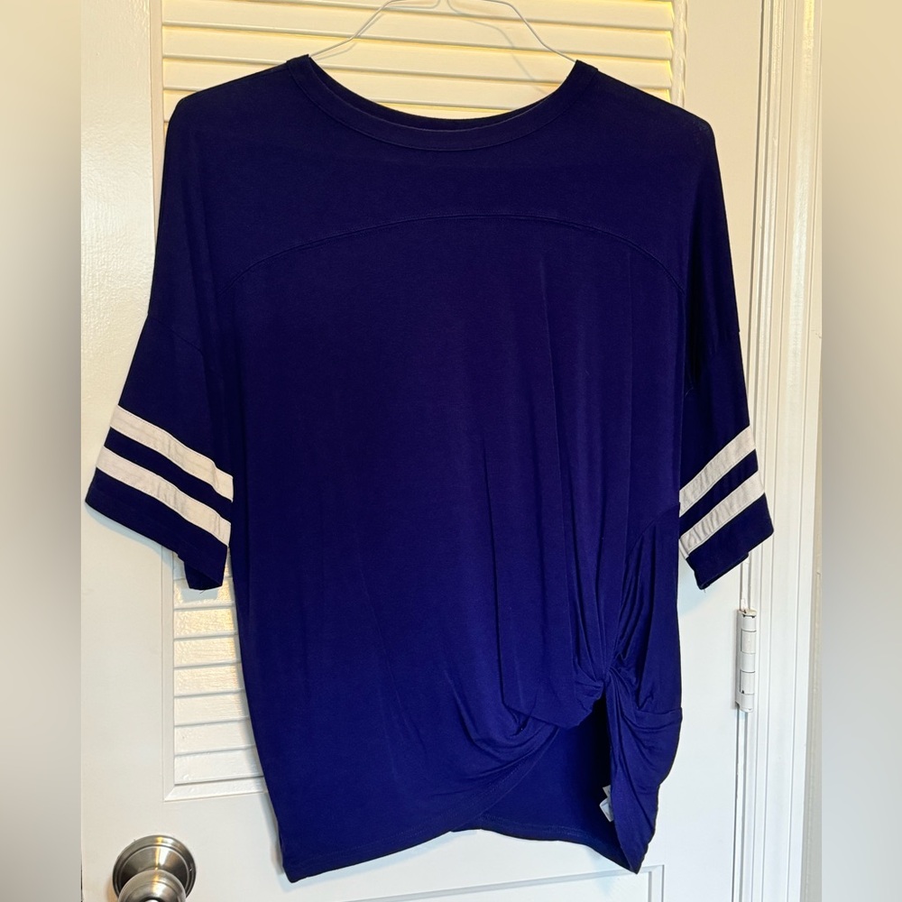 She + Sky Navy Knotted 3/4 Sleeve Tee